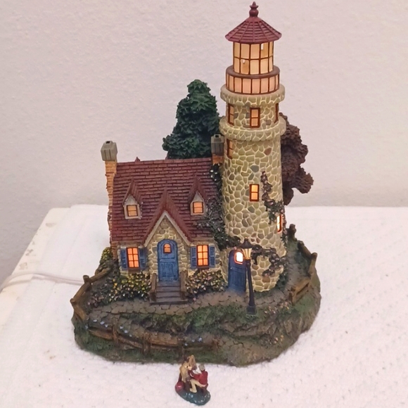 Hawthorne Village Thomas Kinkade Guiding point Lighthouse lights up - Picture 1 of 16
